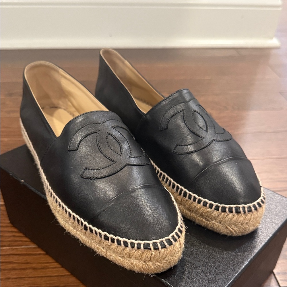 CHANEL Black Leather Espadrille Flats with Logo Cap Toe